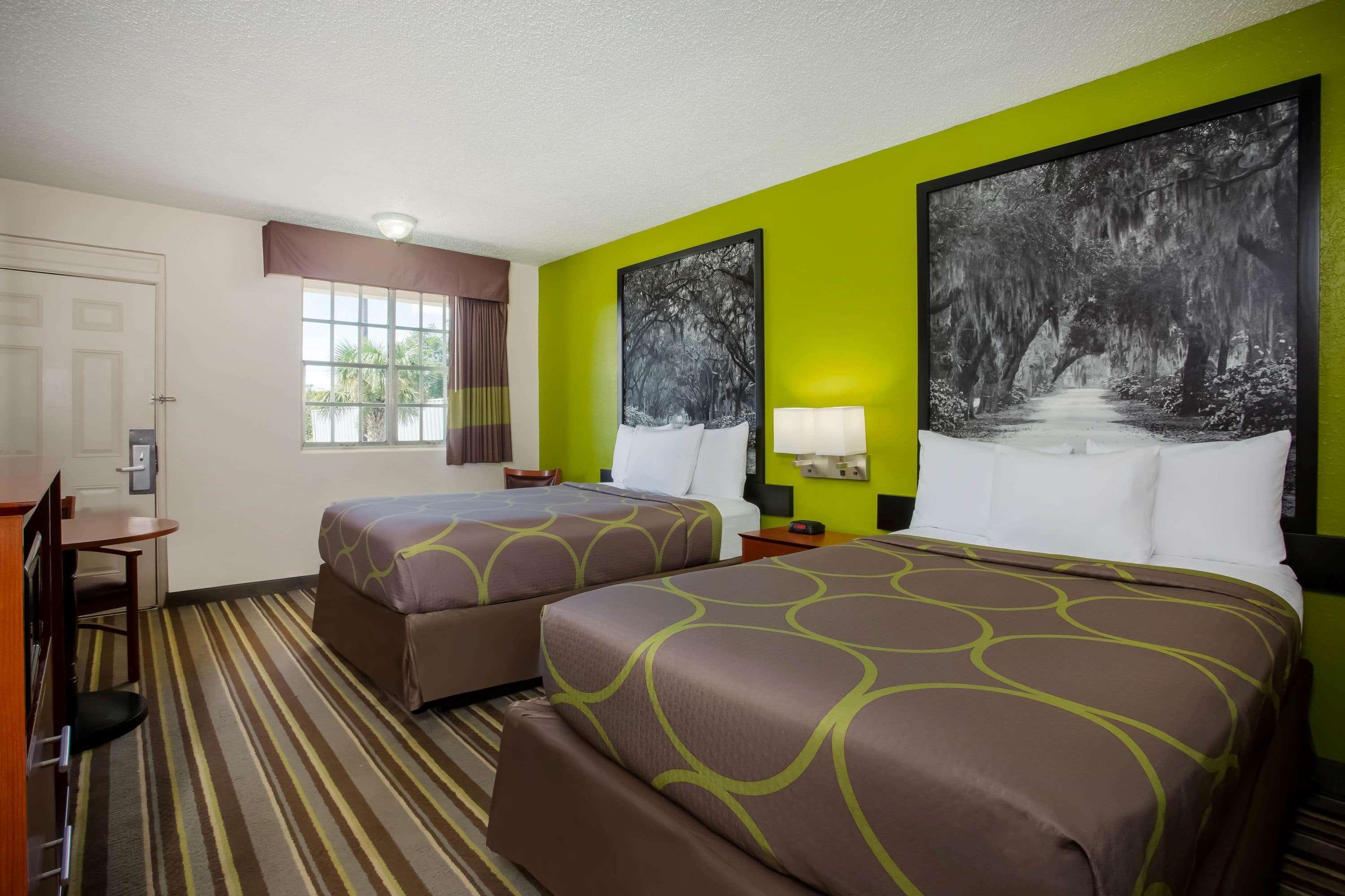 Super 8 By Wyndham Lake City Exteriér fotografie