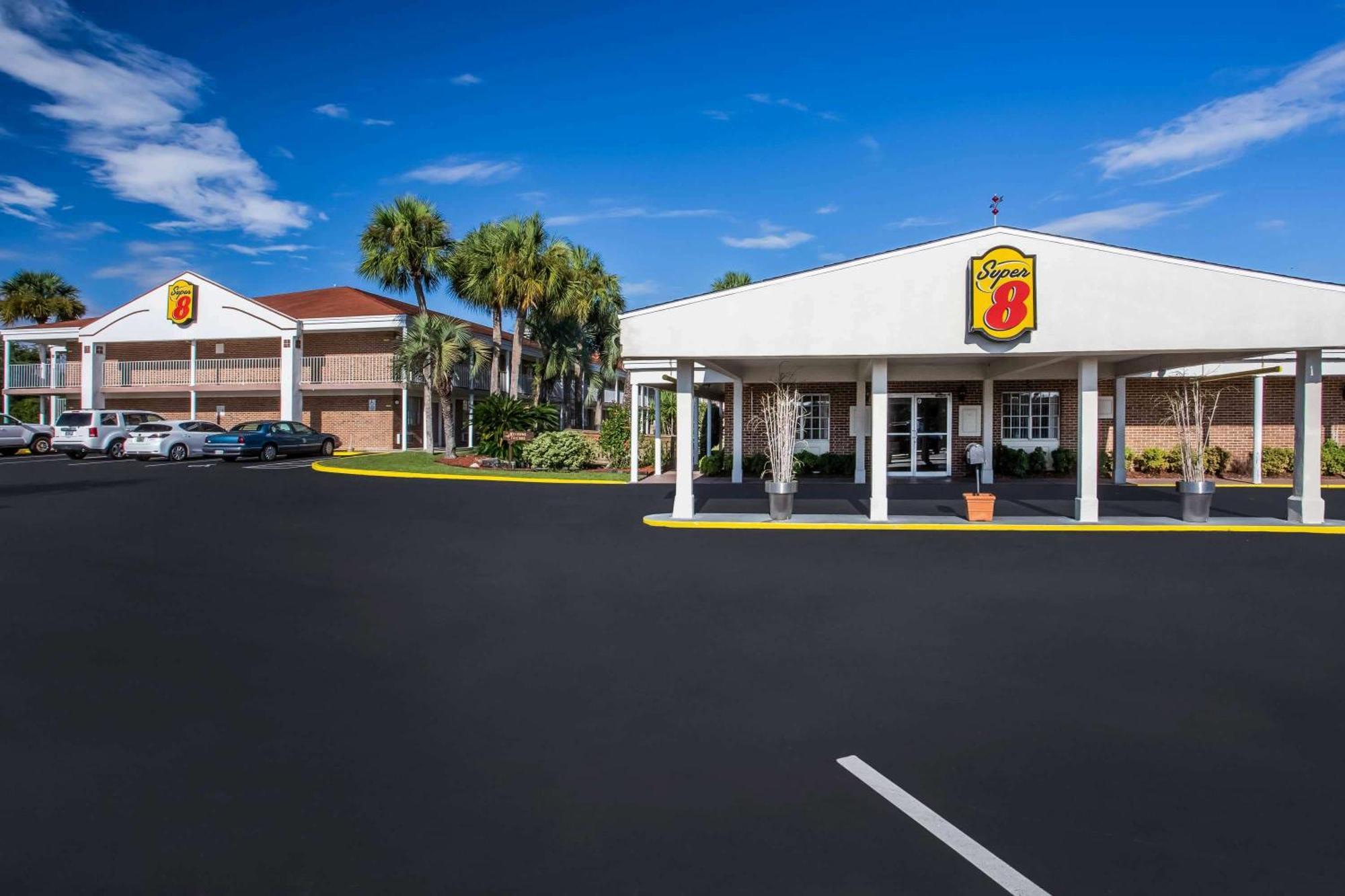Super 8 By Wyndham Lake City Exteriér fotografie